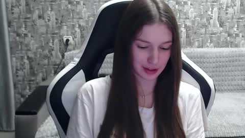 Snapshot of honeyynancyy chatting on December 18, 12:51 pm Nancy online show from December 18, 12:51 pm