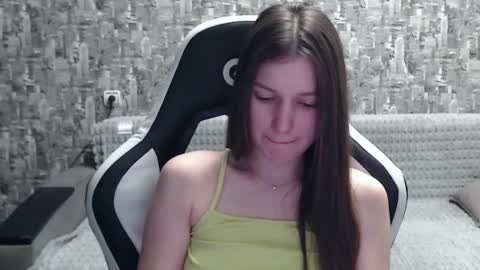 Snapshot of honeyynancyy chatting on January 3, 1:25 pm Nancy online show from January 3, 1:25 pm
