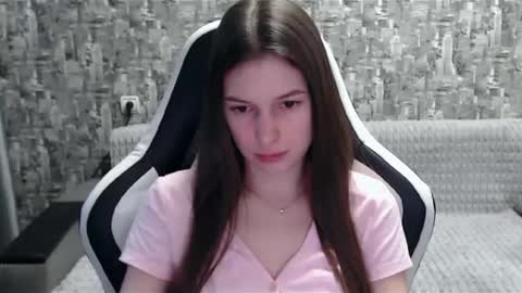 Snapshot of honeyynancyy chatting on February 11, 11:43 am Nancy online show from February 11, 11:43 am