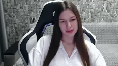 Snapshot of honeyynancyy chatting on February 19, 2:12 pm Nancy online show from February 19, 2:12 pm