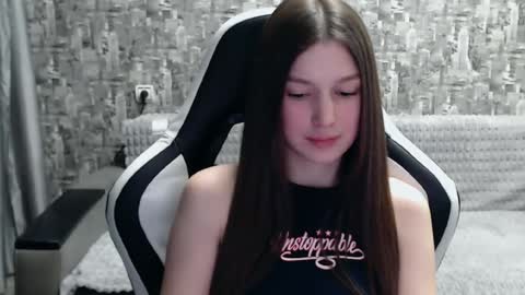 Snapshot of honeyynancyy chatting on February 25, 3:49 pm Nancy online show from February 25, 3:49 pm