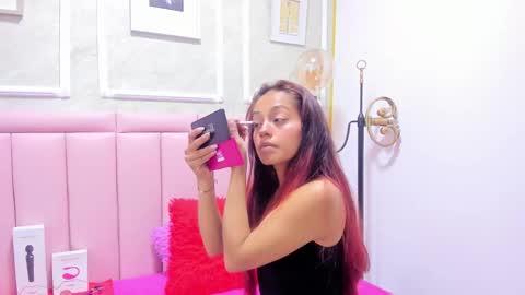 holly online show from December 13, 8:47 pm