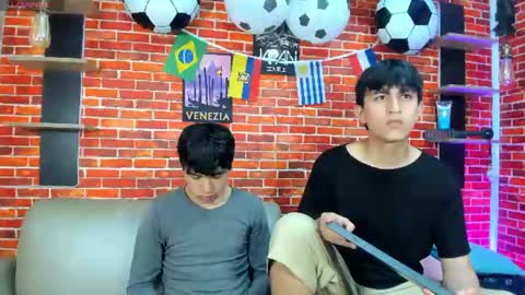 Snapshot of hoot_boyss_ chatting on June 17, 8:21 pm Jake y Troy online show from June 17, 8:21 pm