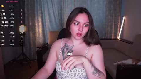 Snapshot of hoot_owl_cb chatting on July 18, 8:18 am Karina online show from July 18, 8:18 am
