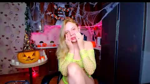 hope happyyy online show from October 31, 1:39 am