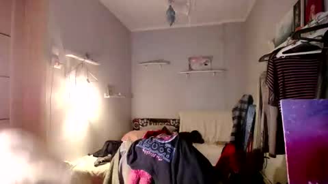 Snapshot of horndemonroxy chatting on January 23, 10:54 pm Roxy online show from January 23, 10:54 pm