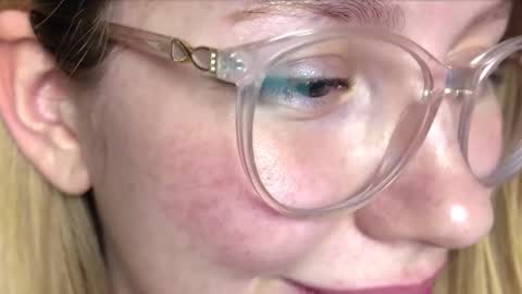 Audrey online show from December 18, 1:39 pm