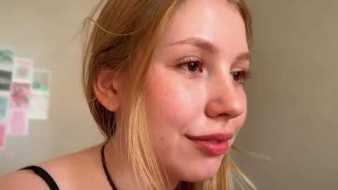 Snapshot of horney_audrey chatting on July 3, 1:45 am Audrey online show from July 3, 1:45 am