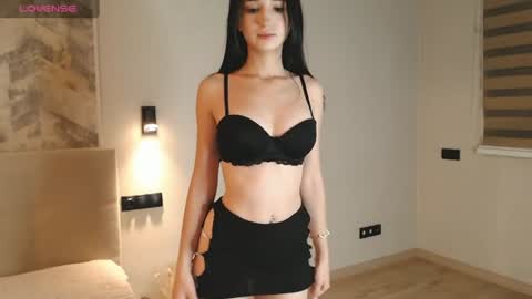 Snapshot of horney_emma chatting on July 23, 9:02 pm Emma online show from July 23, 9:02 pm