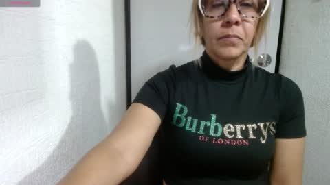 Snapshot of horny_and_daring chatting on March 4, 1:23 am horny and daring online show from March 4, 1:23 am