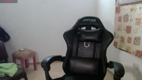 Snapshot of horny_and_daring chatting on November 12, 12:44 am horny and daring online show from November 12, 12:44 am