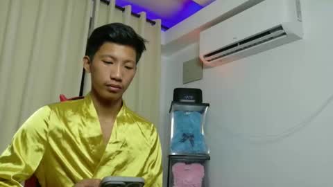 Snapshot of horny_asianmoreno chatting on November 3, 1:08 am ROGER online show from November 3, 1:08 am