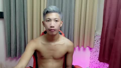 Snapshot of horny_asianmoreno chatting on December 1, 12:21 pm ROGER online show from December 1, 12:21 pm