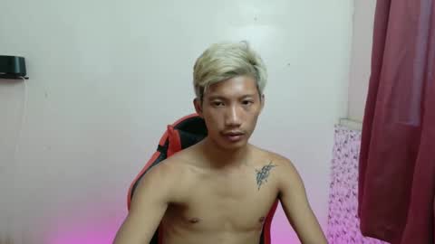 Snapshot of horny_asianmoreno chatting on January 8, 4:04 am ROGER online show from January 8, 4:04 am