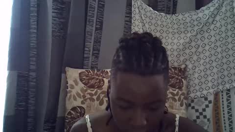 Snapshot of horny_baddie18 chatting on February 20, 9:10 am Leila online show from February 20, 9:10 am