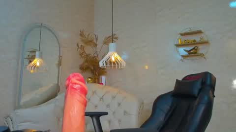 Snapshot of horny_curlss chatting on June 30, 3:40 am Horny Curls online show from June 30, 3:40 am