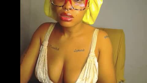 horny_ebonygirl_ online show from March 18, 5:32 am