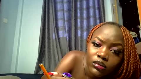 horny_lunah online show from April 14, 6:19 am