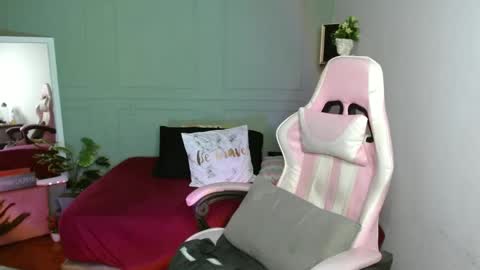 Snapshot of horny_neighbors_ chatting on January 10, 5:15 am onlyTiffany I broke up with frank 10 days ago online show from January 10, 5:15 am