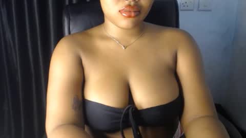Miss Zanele online show from November 29, 8:23 pm