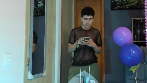Snapshot of horny_twinks_guys chatting on February 24, 1:02 am Alex and Camilo online show from February 24, 1:02 am