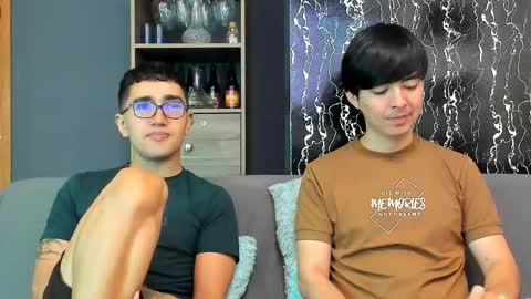 Alex and Camilo online show from February 1, 3:43 pm