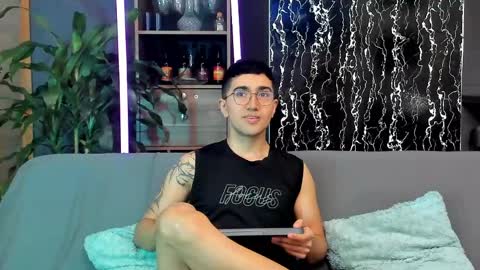 Snapshot of horny_twinks_guys chatting on May 31, 2:35 pm Alex and Camilo online show from May 31, 2:35 pm