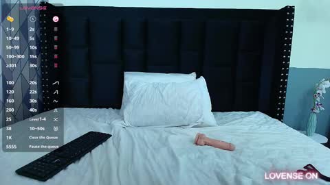 Khloe  online show from December 23, 10:55 pm