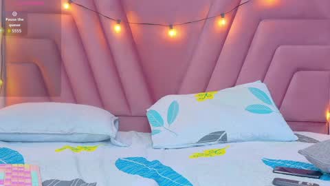 Khloe  online show from October 7, 12:46 pm