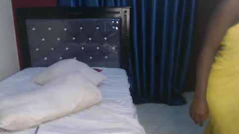 Snapshot of hornybella4 chatting on December 15, 1:35 am Bella online show from December 15, 1:35 am