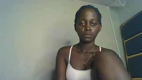 Snapshot of hornybella4 chatting on October 28, 11:14 am Bella online show from October 28, 11:14 am