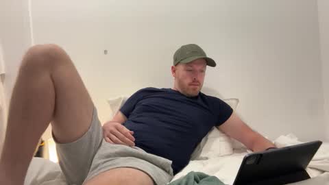 Snapshot of hornyben1189 chatting on October 24, 11:12 pm Horny Ben online show from October 24, 11:12 pm