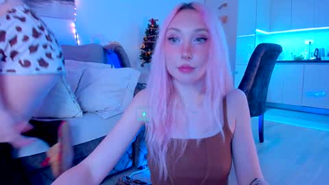 Alex and Rosie online show from December 21, 10:40 pm