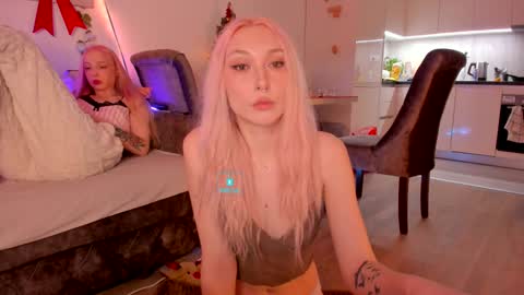 Alex and Rosie online show from January 2, 10:11 pm