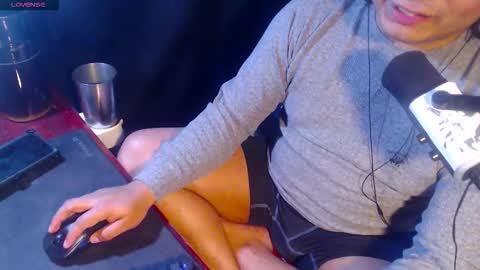 hornydude939393 online show from November 18, 9:25 am