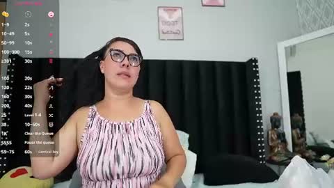 Snapshot of hornylatimommy chatting on June 29, 8:31 pm Natasha online show from June 29, 8:31 pm