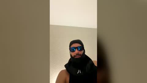 hornylightskin1999 online show from June 1, 7:54 am