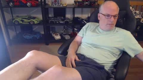 hornynthick70 online show from December 16, 2:57 am