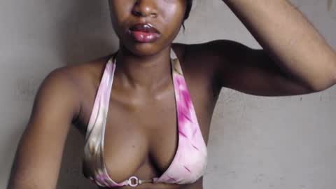 Snapshot of hornyslut_xx chatting on May 1, 7:35 am Bella online show from May 1, 7:35 am