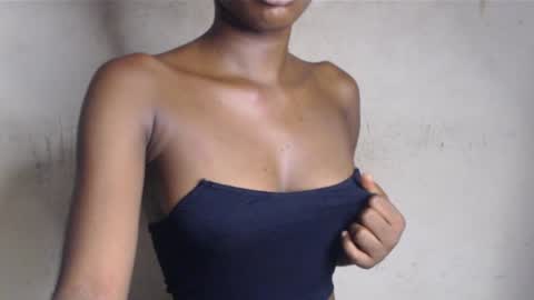 Snapshot of hornyslut_xx chatting on May 16, 4:50 pm Bella online show from May 16, 4:50 pm