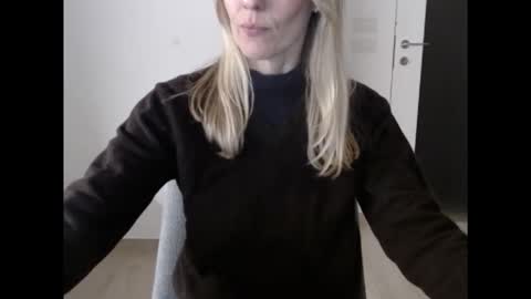 Hornyssima online show from December 15, 4:33 pm