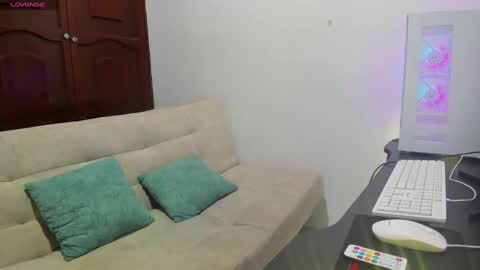 ronald and victoria online show from December 28, 3:04 am