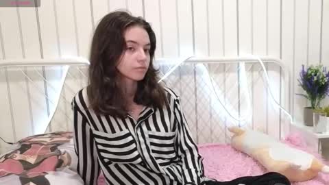 Snapshot of hortenciajenovese chatting on October 12, 8:57 am Mia online show from October 12, 8:57 am