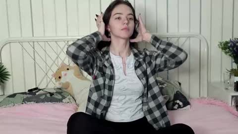 Snapshot of hortenciajenovese chatting on October 14, 8:48 am Mia online show from October 14, 8:48 am