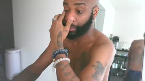 Snapshot of horus00 chatting on January 23, 1:56 pm Horus00 online show from January 23, 1:56 pm