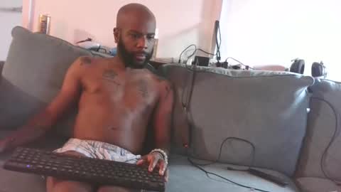 Snapshot of horus00 chatting on October 2, 10:44 am Horus00 online show from October 2, 10:44 am