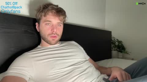 Snapshot of hot8pack01 chatting on December 9, 9:37 pm Edward aka Wolf online show from December 9, 9:37 pm