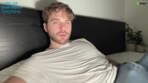 Snapshot of hot8pack01 chatting on December 12, 5:20 am Edward aka Wolf online show from December 12, 5:20 am