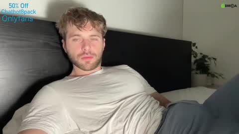 Snapshot of hot8pack01 chatting on December 12, 9:04 pm Edward aka Wolf online show from December 12, 9:04 pm