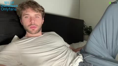 Snapshot of hot8pack01 chatting on January 9, 9:58 pm Edward aka Wolf online show from January 9, 9:58 pm